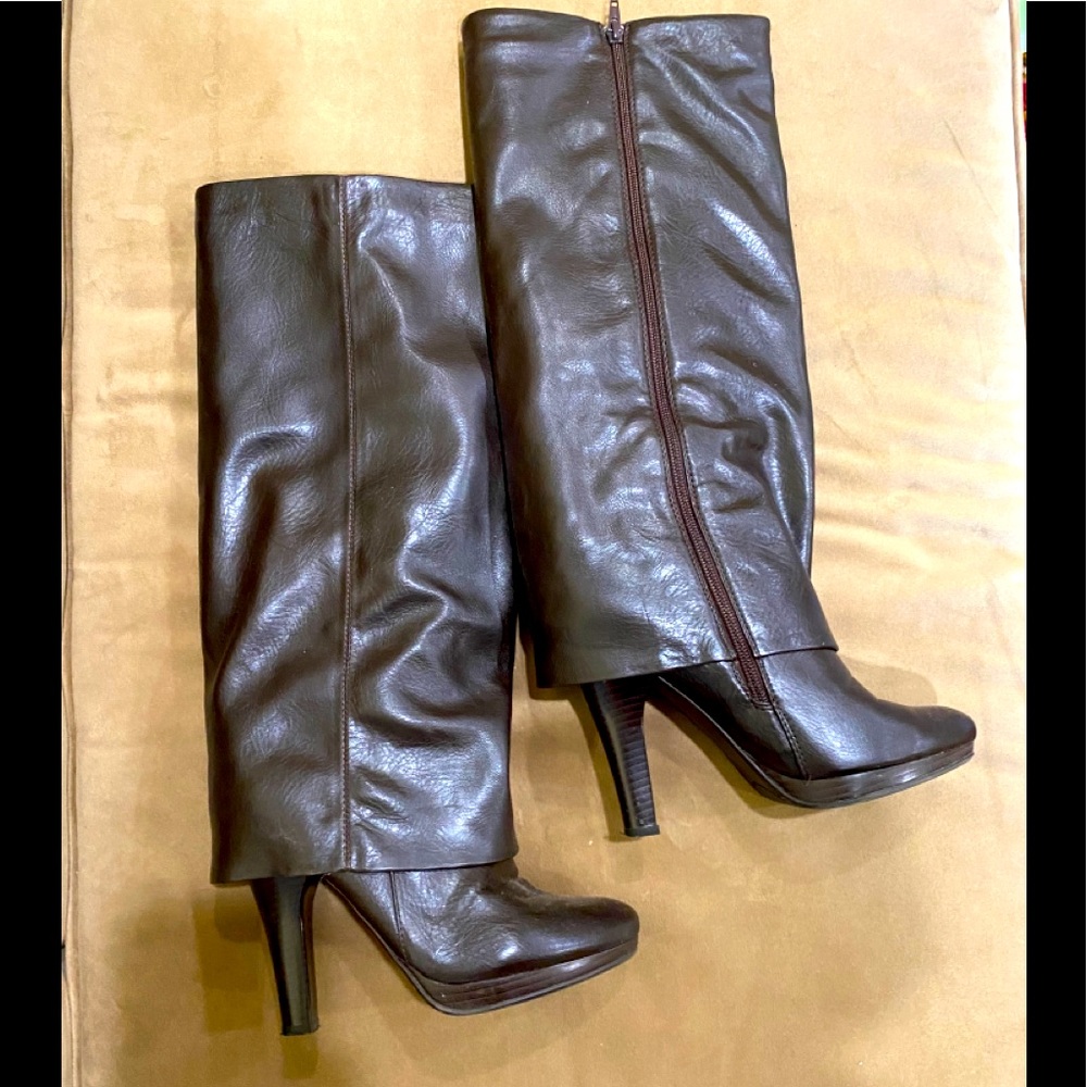 Knee high boots 👢